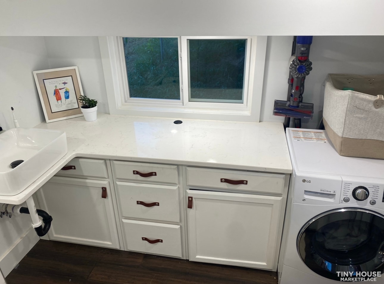 Custom 28ft tiny home perfect for full time living or rental - Image 5 Thumbnail
