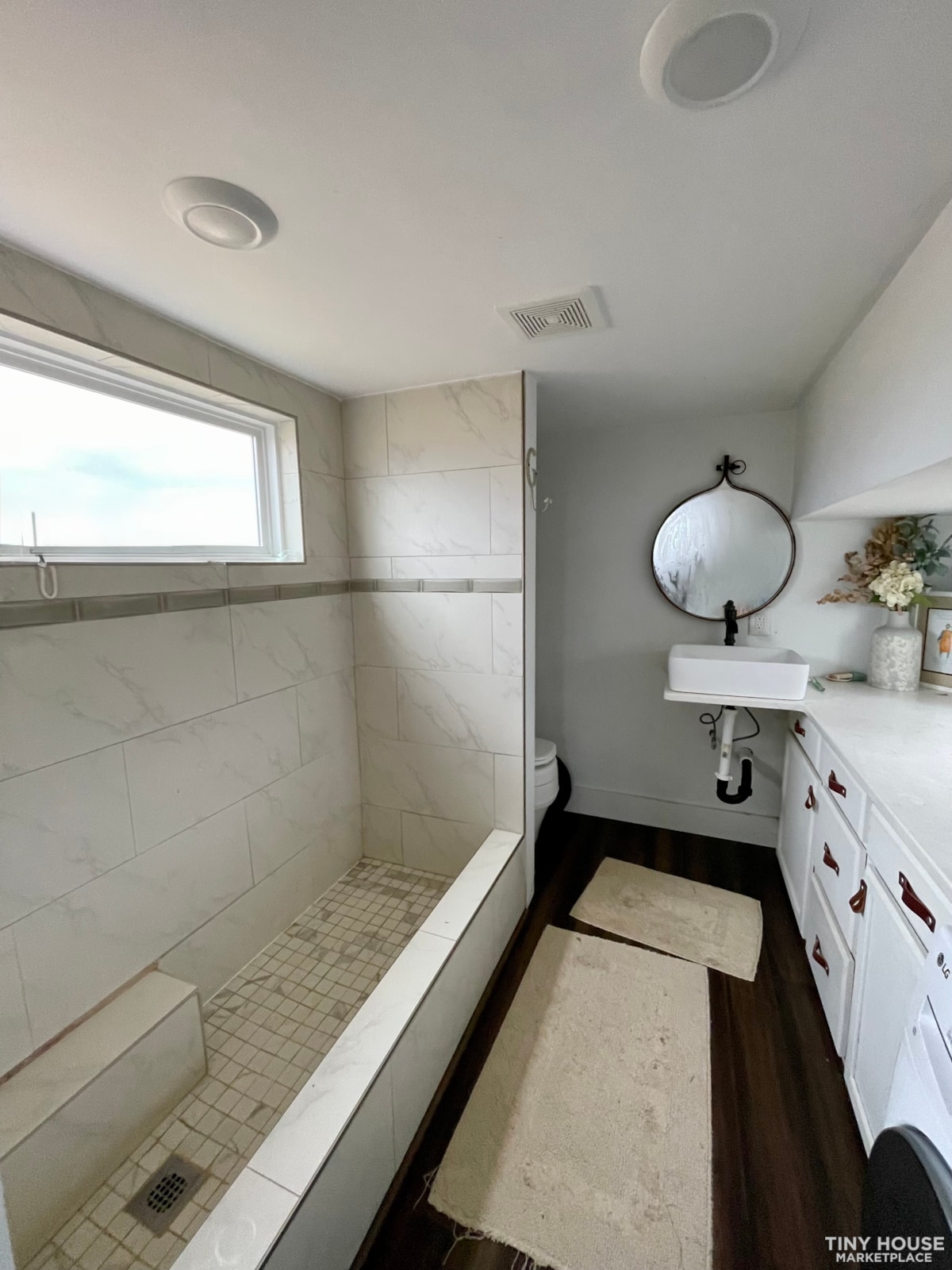 Custom 28ft tiny home perfect for full time living or rental - Image 6 Thumbnail