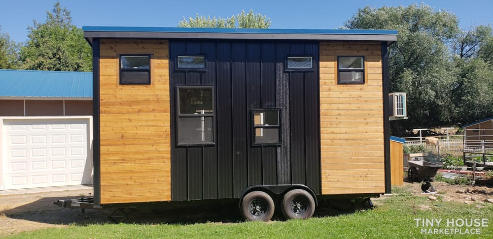Custom Built 20 Ft with 2 lofts - Image 2 Thumbnail