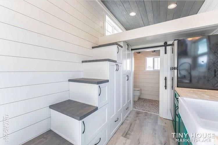 Custom built, beautiful home with paperwork - Image 3 Thumbnail
