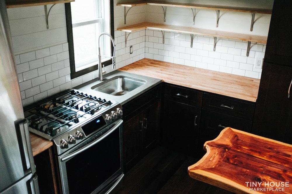 Custom built 24’, functional, top of the line appliances, tiny house - Image 2 Thumbnail
