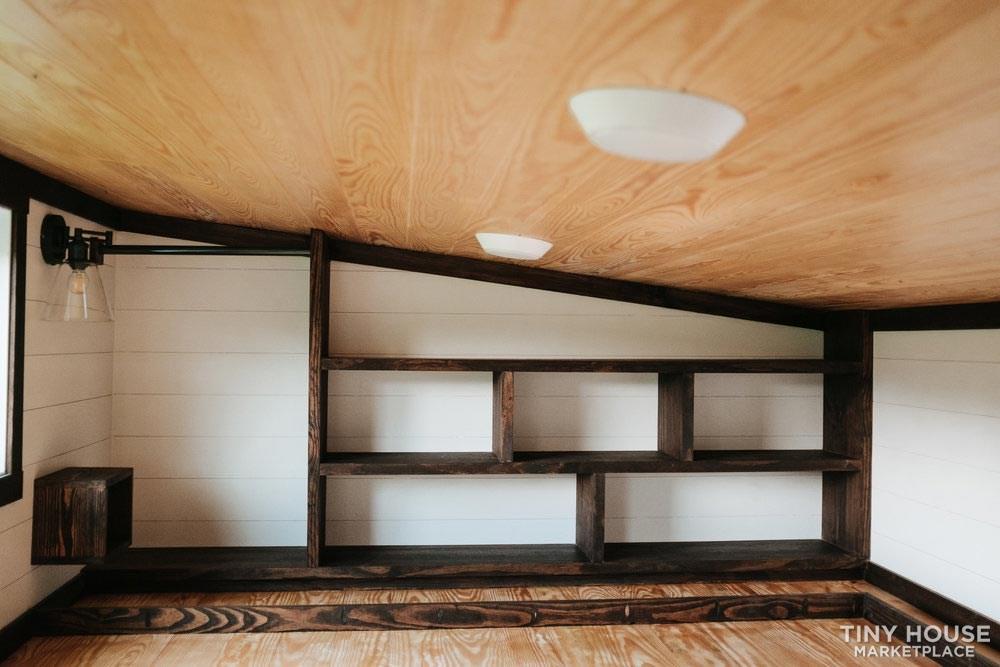 Custom built 24’, functional, top of the line appliances, tiny house - Image 4 Thumbnail