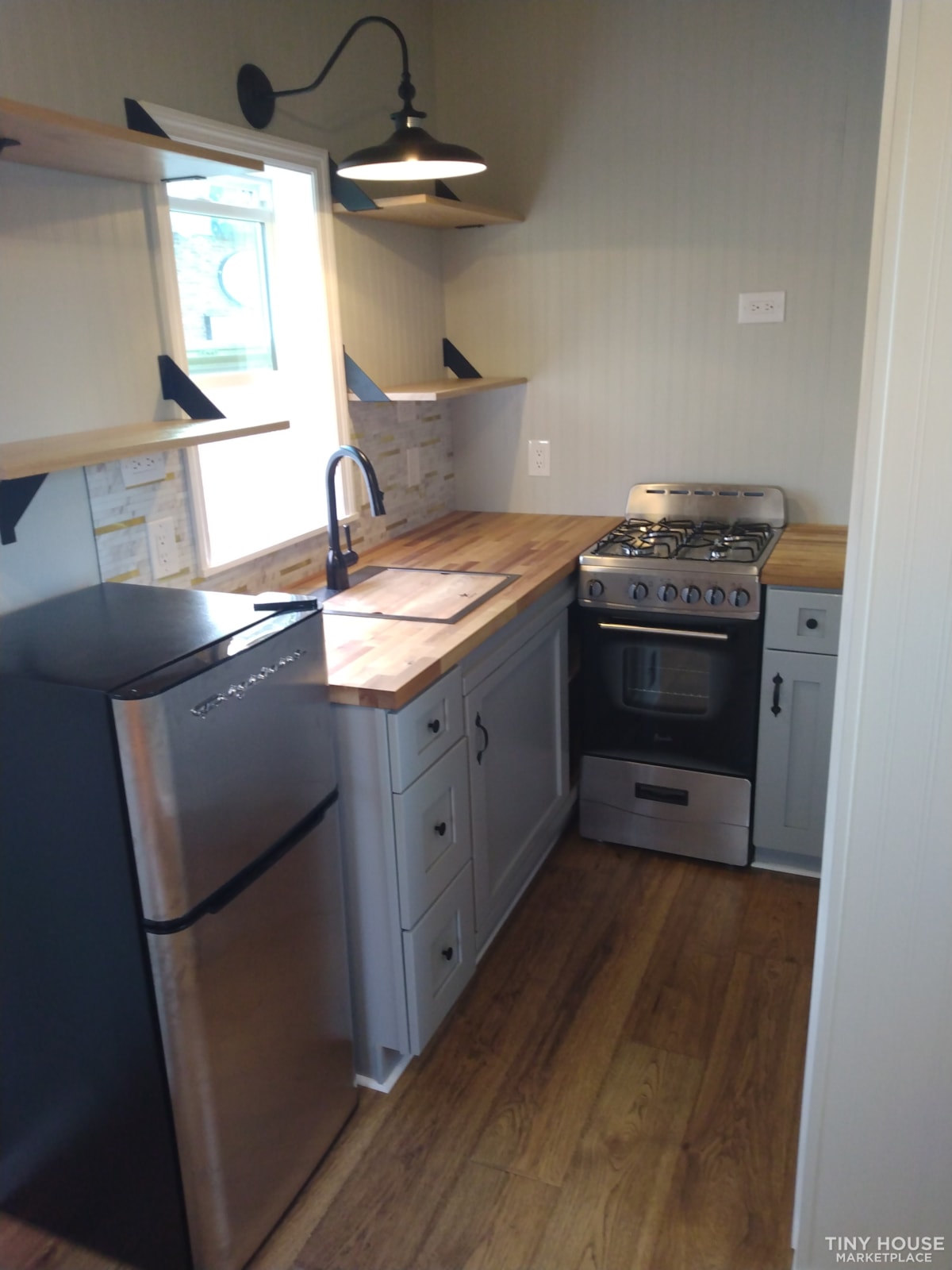 Custom-Built Tiny House - Image 4 Thumbnail