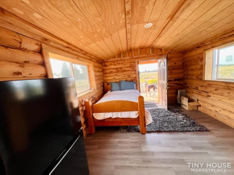 Custom Juniper Log Cabin Tiny Home - Image 2 Thumbnail