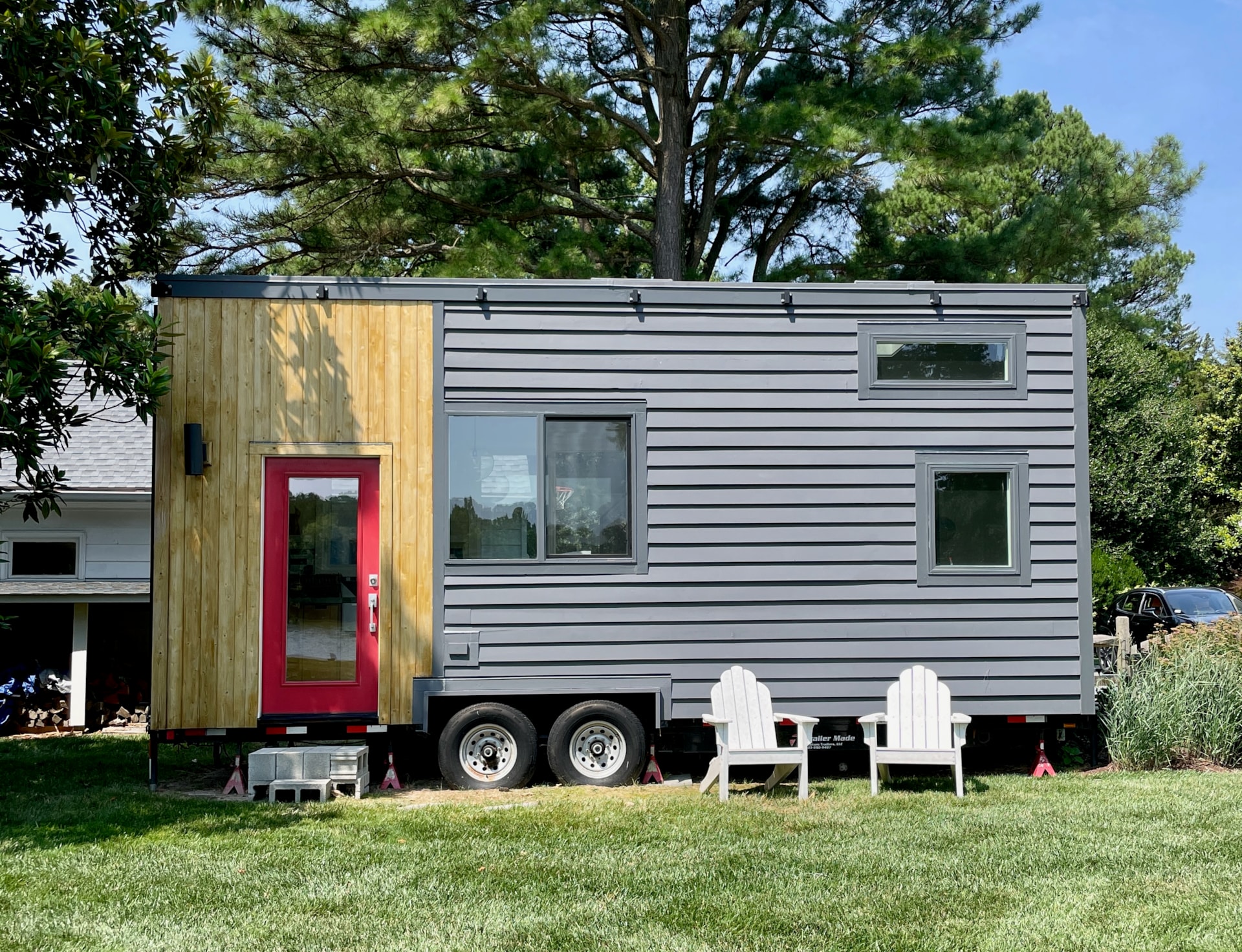 Custom mid-century modern / Scandinavian style 2 bed / 1 bath w/ roof deck!