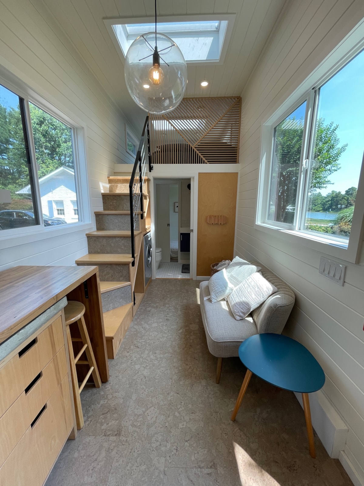 Custom mid-century modern / Scandinavian style 2 bed / 1 bath w/ roof deck! - Image 2 Thumbnail