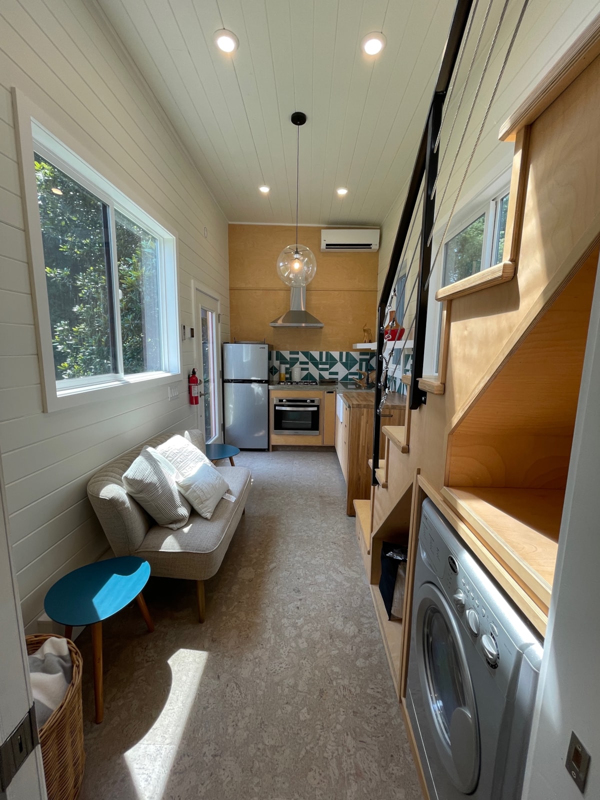 Custom mid-century modern / Scandinavian style 2 bed / 1 bath w/ roof deck! - Image 4 Thumbnail