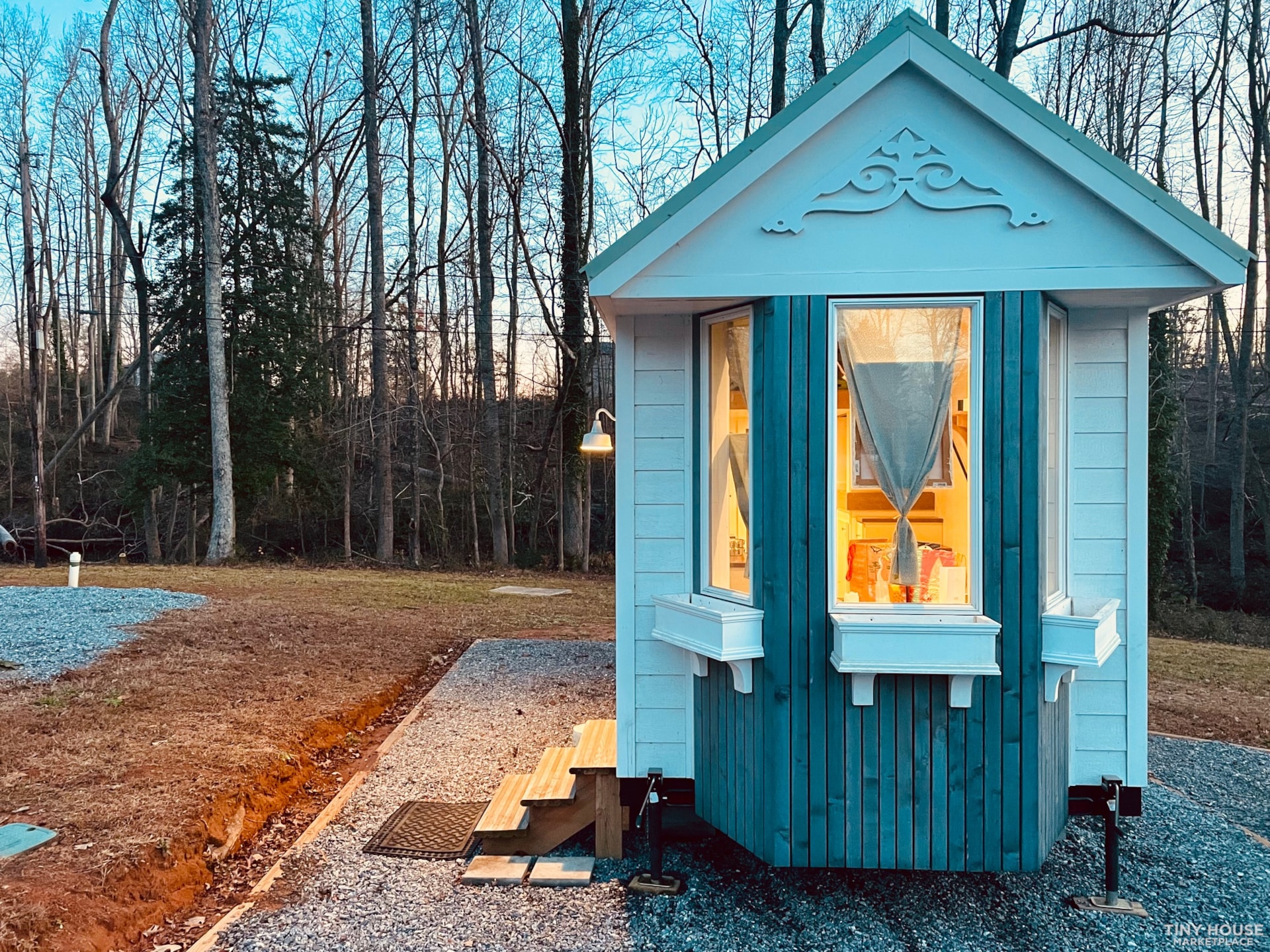 CUSTOM BUILT TINY HOUSE READY TO ROLL - Image 1 Thumbnail