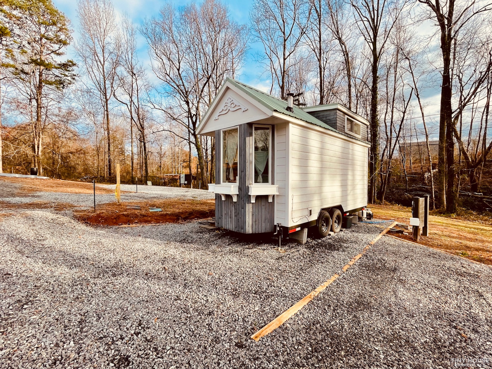 CUSTOM BUILT TINY HOUSE READY TO ROLL - Image 2 Thumbnail