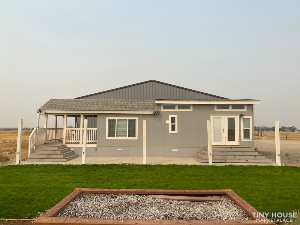Custom tiny home with screened in porch - Image 1 Thumbnail