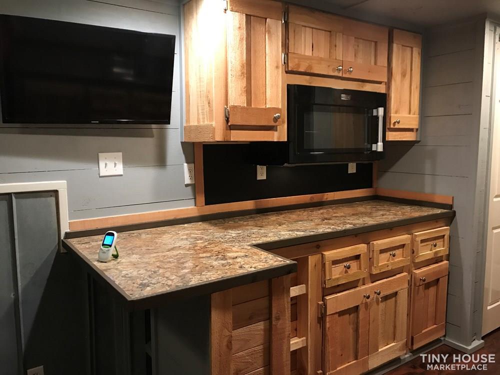 Custom tiny house on wheels!! - Image 3 Thumbnail