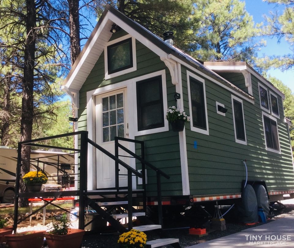 Tiny house on Wheels-Comes with everything(porch,skirt,jacks,powercord,heathose) - Image 1 Thumbnail