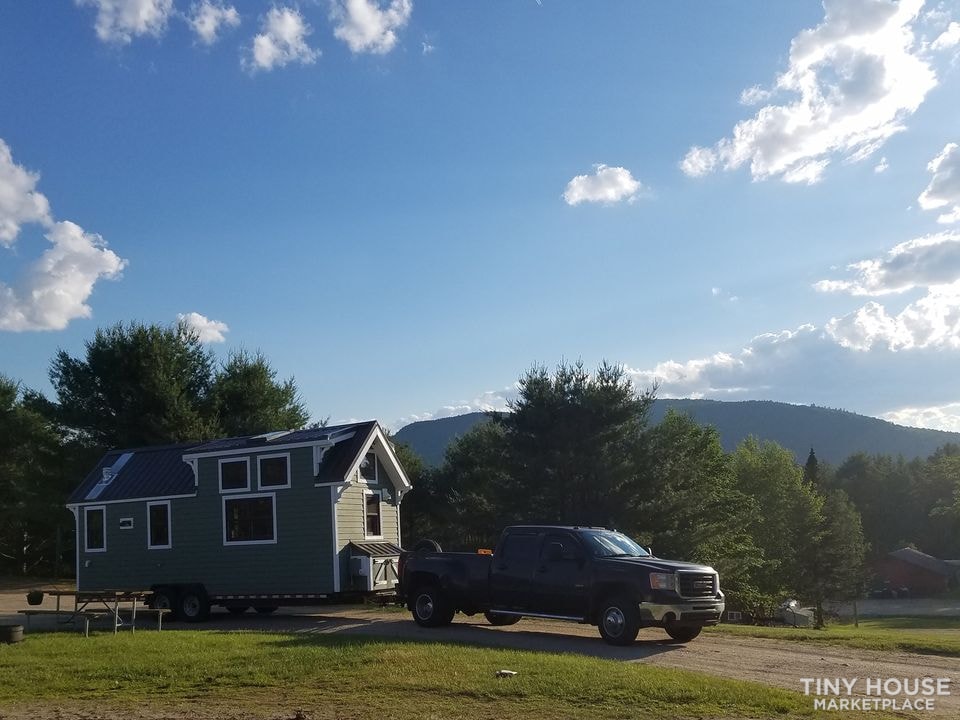 Tiny house on Wheels-Comes with everything(porch,skirt,jacks,powercord,heathose) - Image 2 Thumbnail