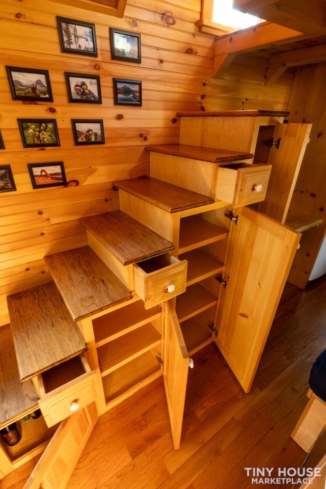 Tiny house on Wheels-Comes with everything(porch,skirt,jacks,powercord,heathose) - Image 3 Thumbnail