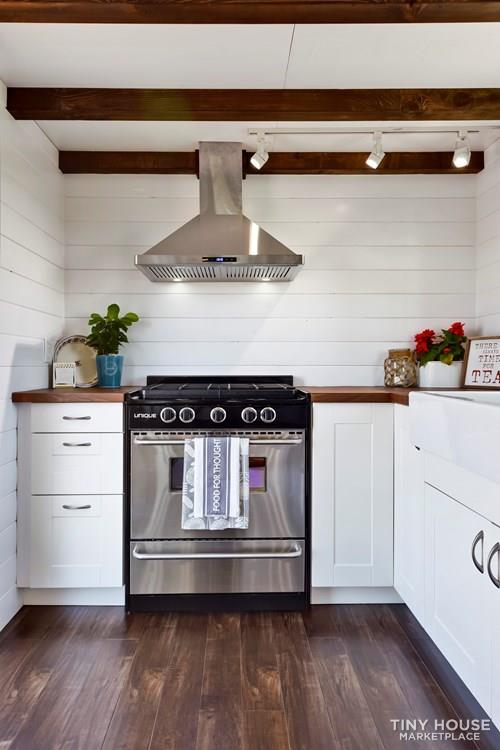 Custom Tiny House with 2 lofts and strong aluminum frame! - Image 4 Thumbnail