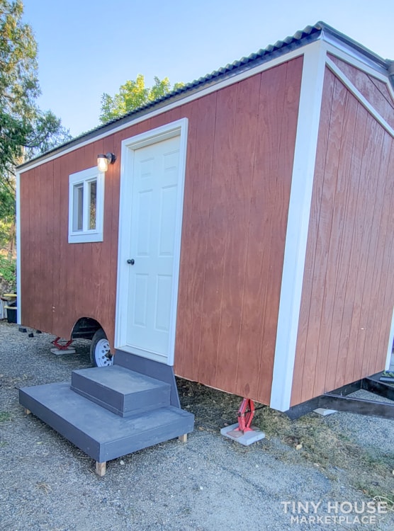 Cute, Affordable Tiny Home on Wheels! Medford, OR - Image 3 Thumbnail