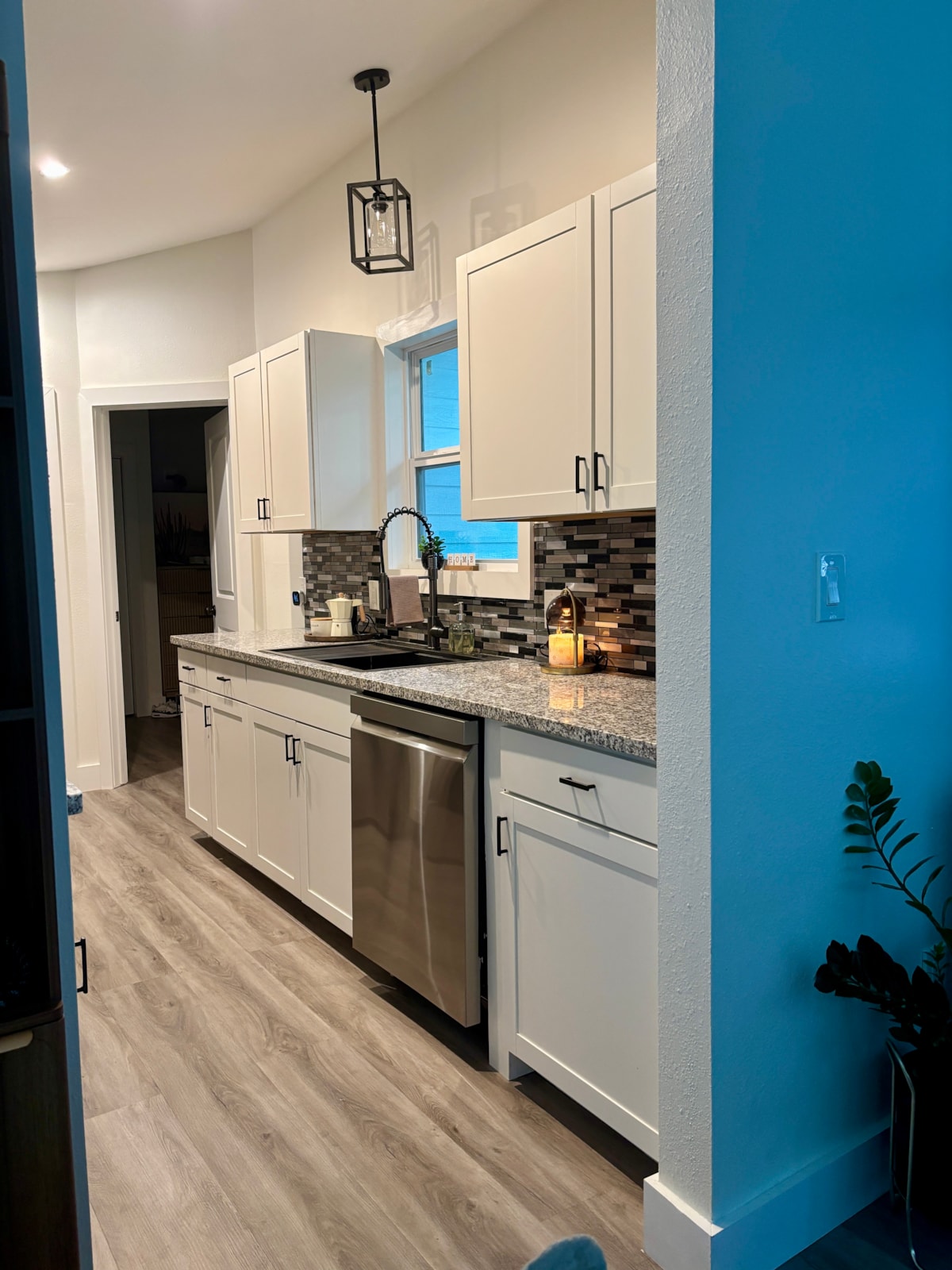 Cute and cozy 15x35 tiny home with a great porch! - Image 3 Thumbnail