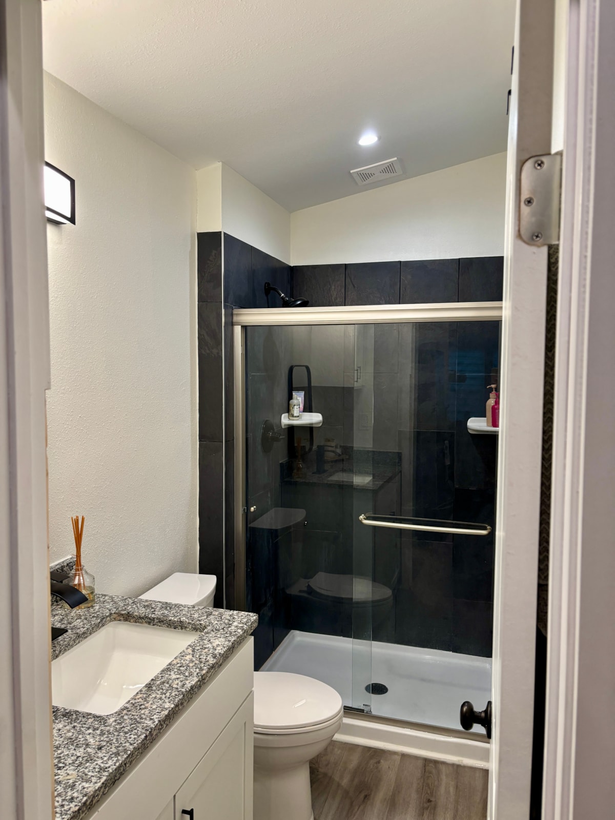 Cute and cozy 15x35 tiny home with a great porch! - Image 4 Thumbnail
