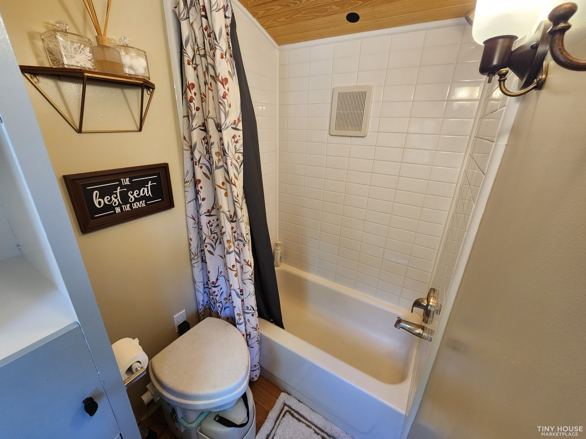 CUTEST TINY HOUSE, great for 2 or 1. living area, kitchen, full bath. for sale b - Image 3 Thumbnail