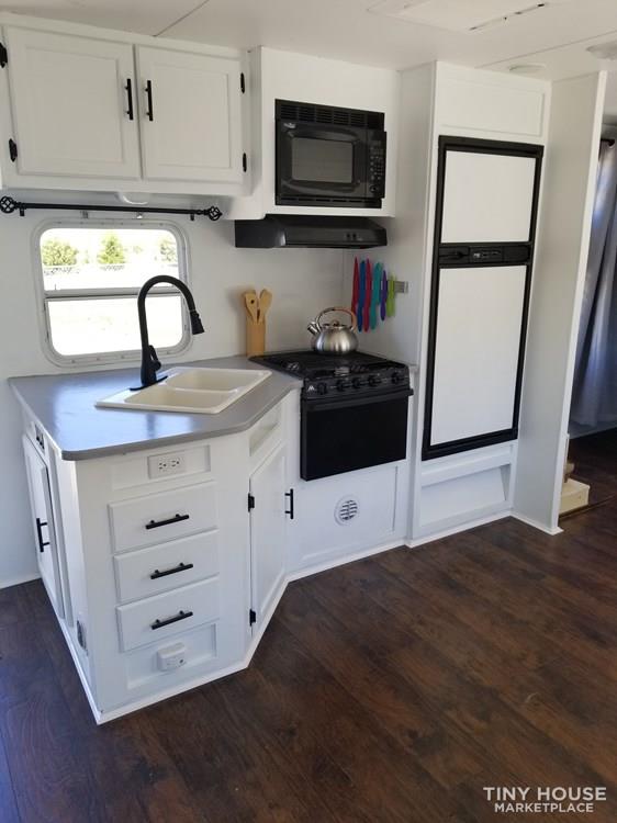 Delightful Tiny House - Image 3 Thumbnail