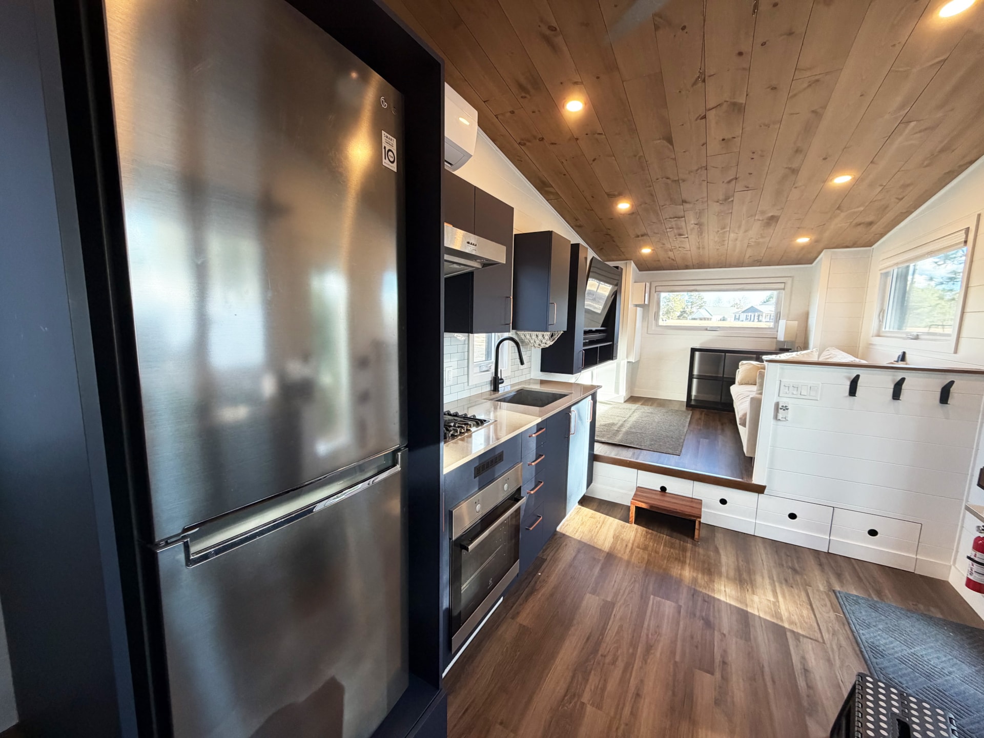Deluxe, Flexible, Comfortable Home, Lots of Storage - Image 4 Thumbnail