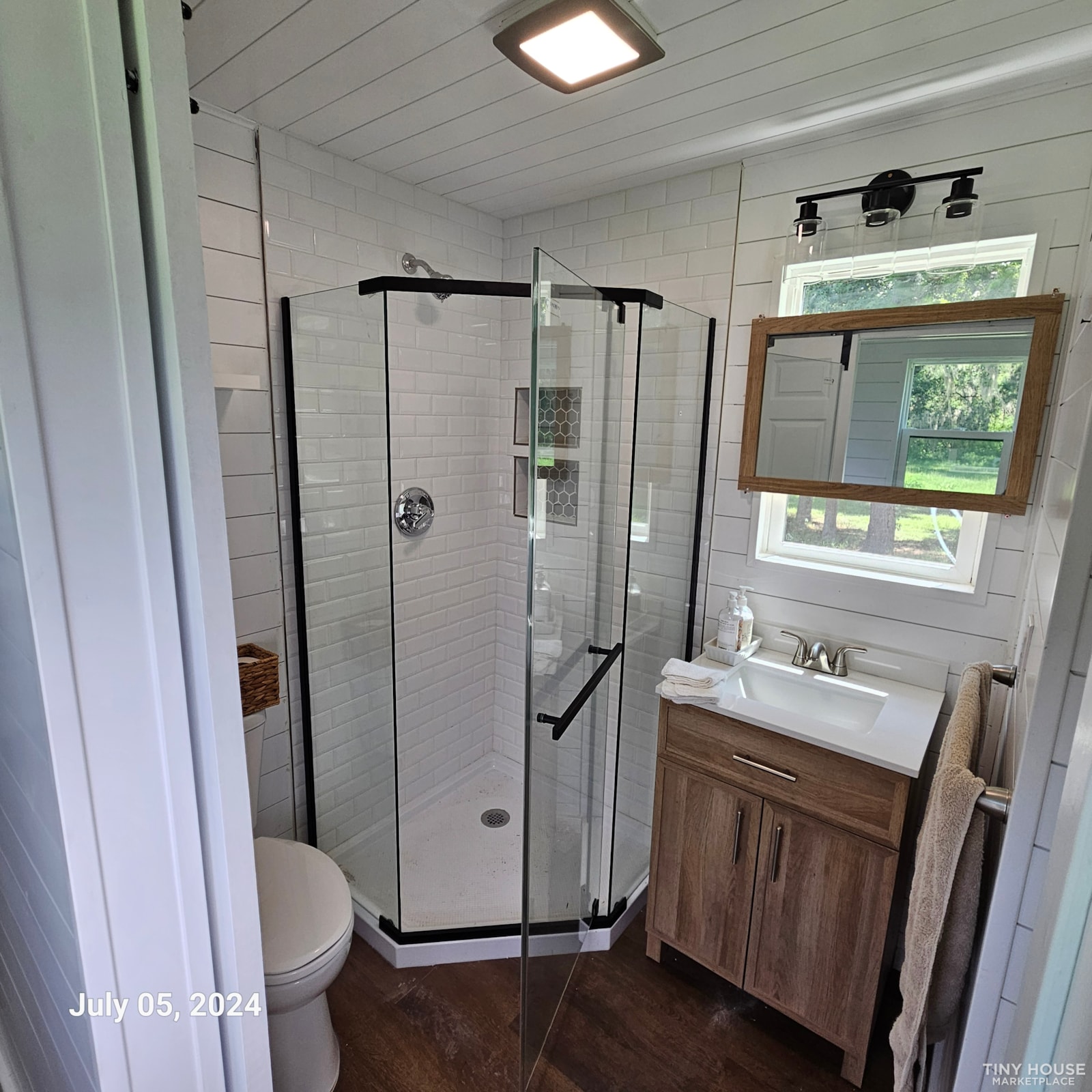 Downstairs Bedroom, full size kitchen and bathroom tiny home on wheels - Image 4 Thumbnail