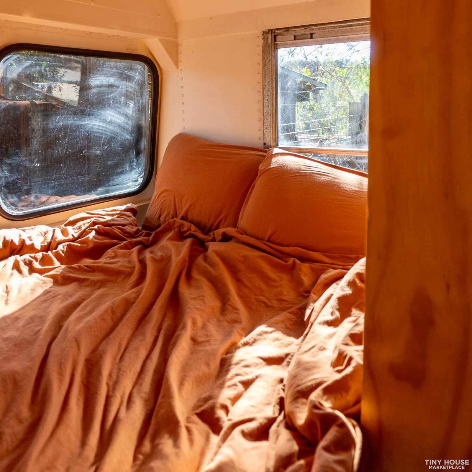 Dreamy Bus Camper For Sale - Image 4 Thumbnail