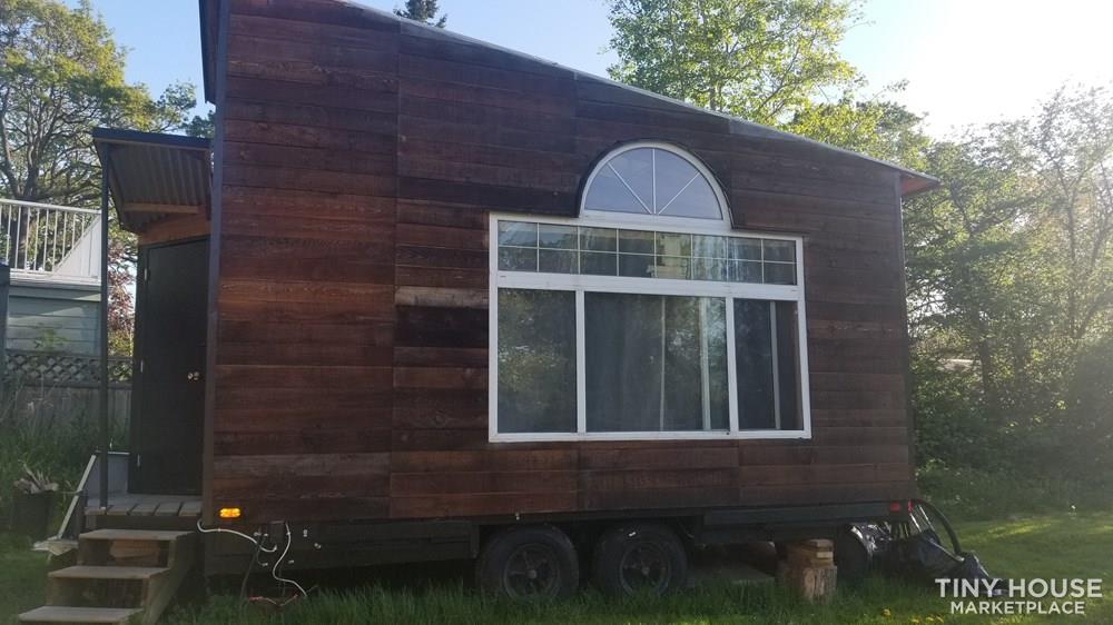 Eco-Friendly Tiny House on Wheels - Image 1 Thumbnail