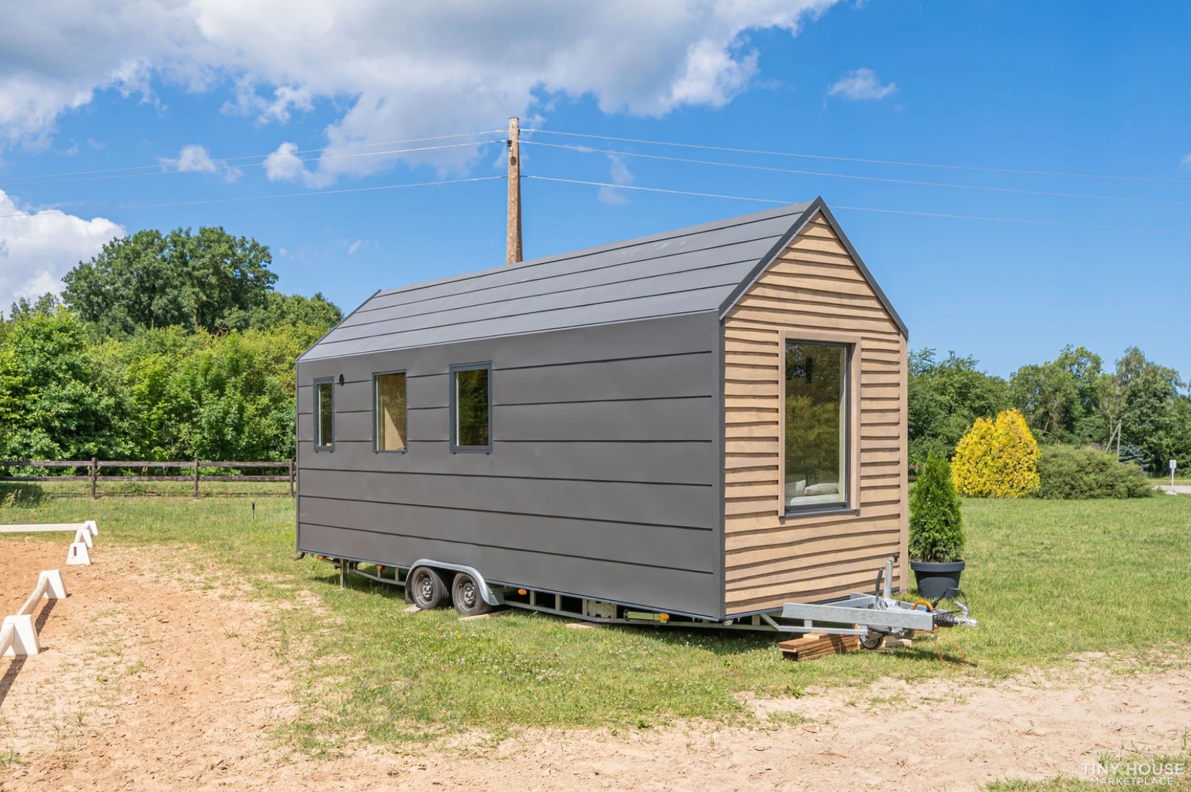 Eco-Luxe Tiny Home on Wheels: 194ft of Sustainable Elegance with Modern Comforts - Image 4 Thumbnail