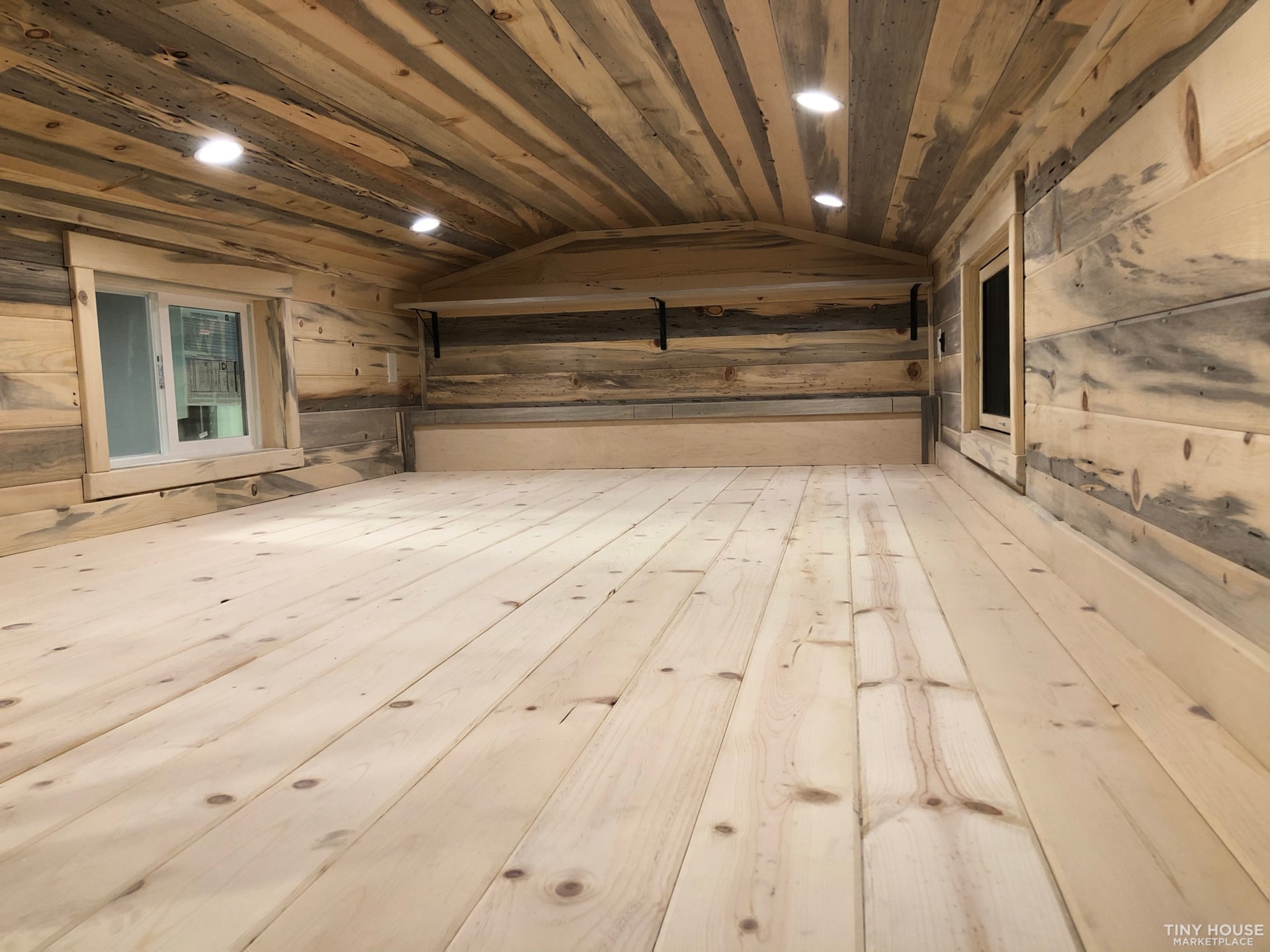 EMF PROOF VOC FREE '3' BEDROOM 31ft TINY HOUSE ON WHEELS - Image 3 Thumbnail