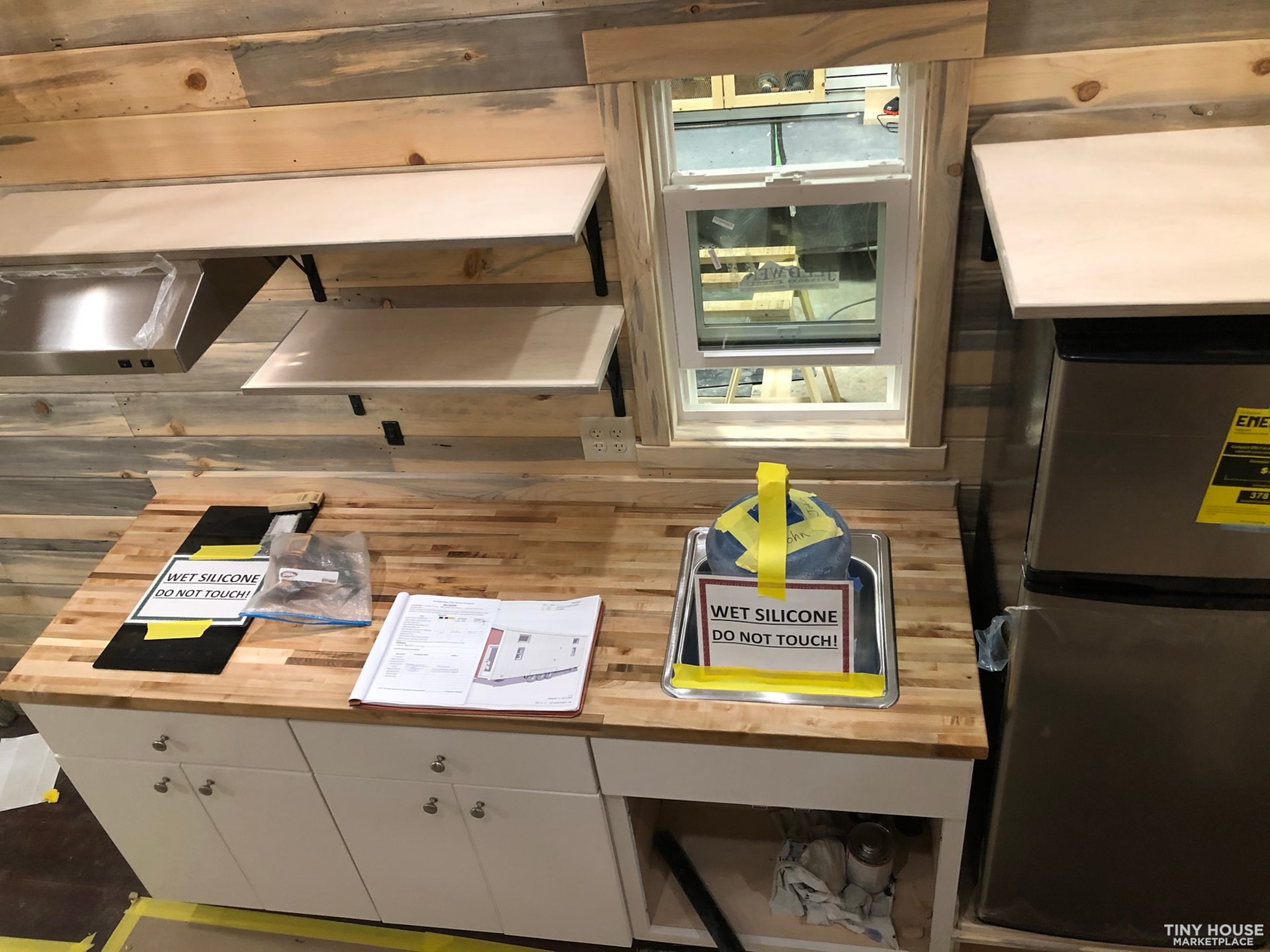 EMF PROOF VOC FREE '3' BEDROOM 31ft TINY HOUSE ON WHEELS - Image 4 Thumbnail