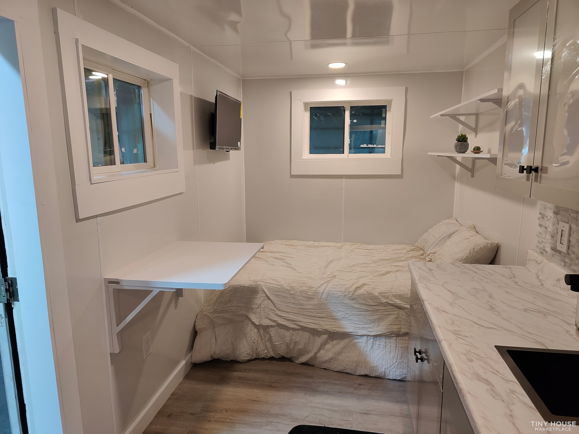 Evo CHOW (Container Home on Wheels) - Image 4 Thumbnail