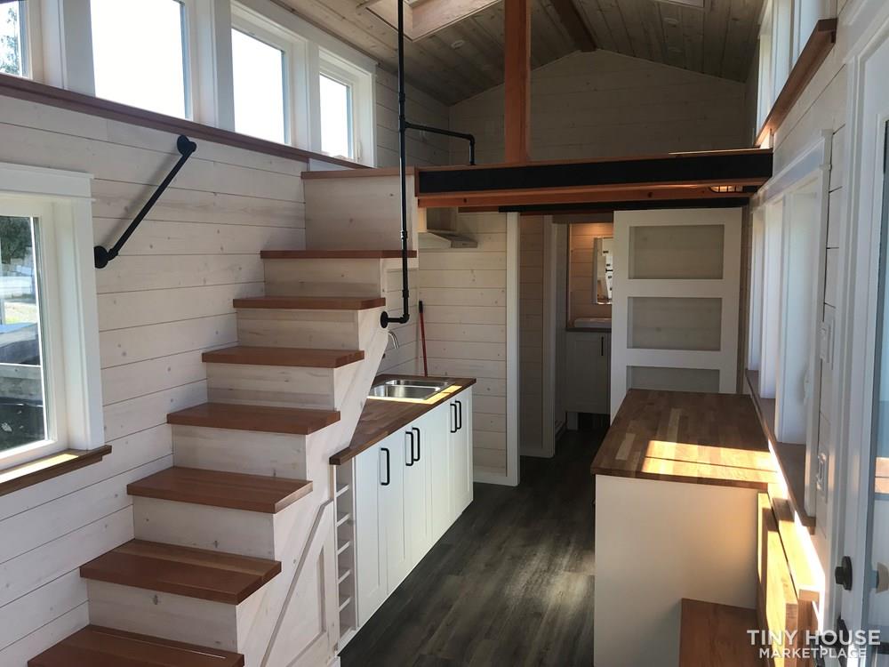 Exquisite Tiny Home on Wheels - Image 3 Thumbnail
