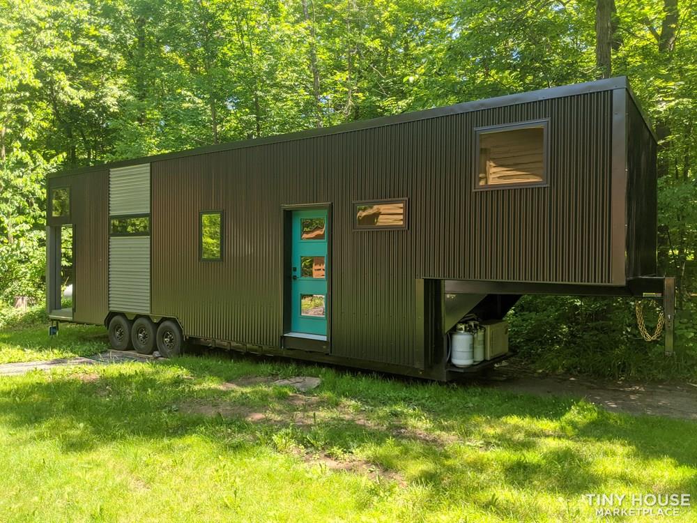 Poseidon - Modern Tiny House - Image 1 Thumbnail