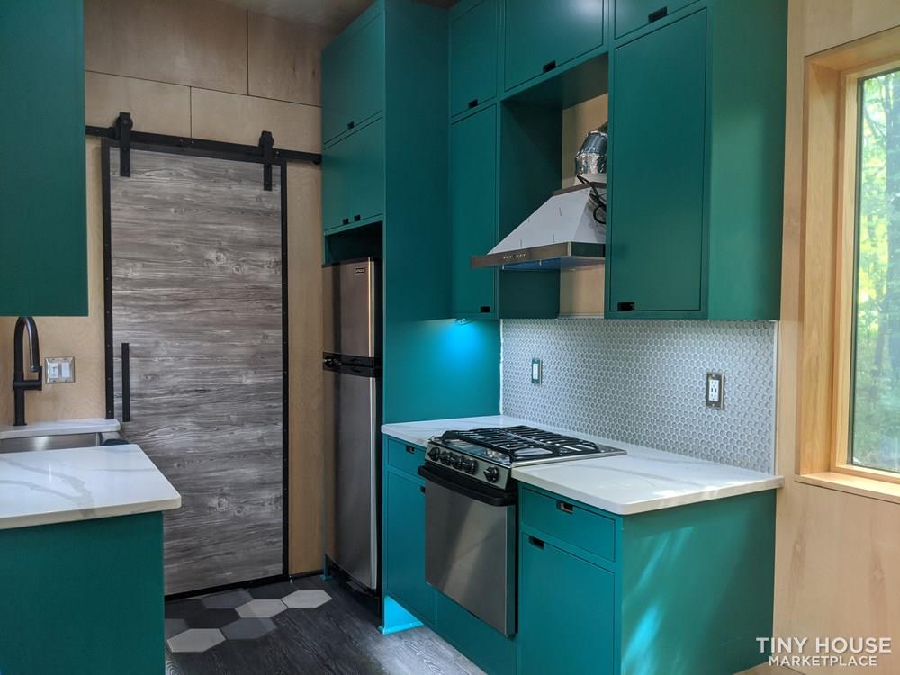 Poseidon - Modern Tiny House - Image 4 Thumbnail