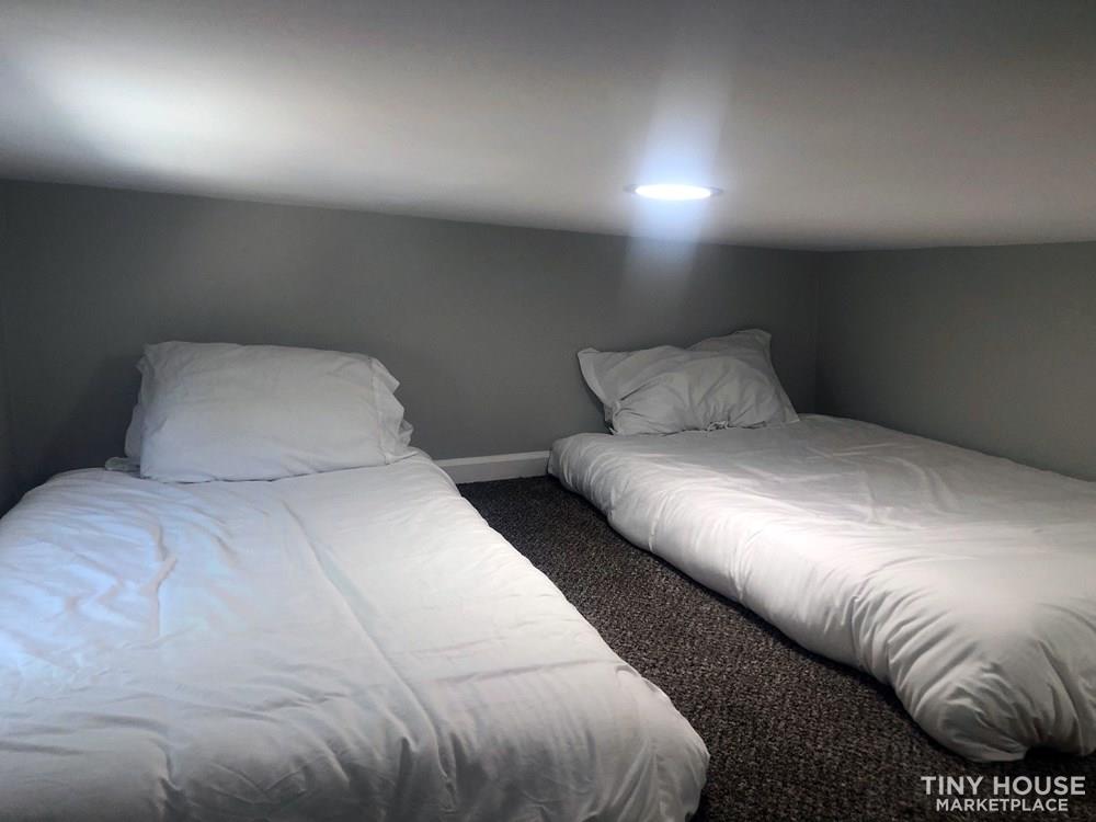 Fabulous 24' x 9.6' x 14 tall Tiny Home (1 month Old NEW) - Image 4 Thumbnail