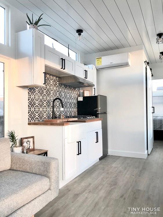 Farmhouse Container Home - Image 2 Thumbnail