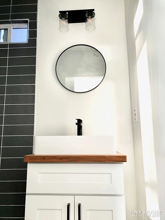 Farmhouse Container Home - Image 4 Thumbnail