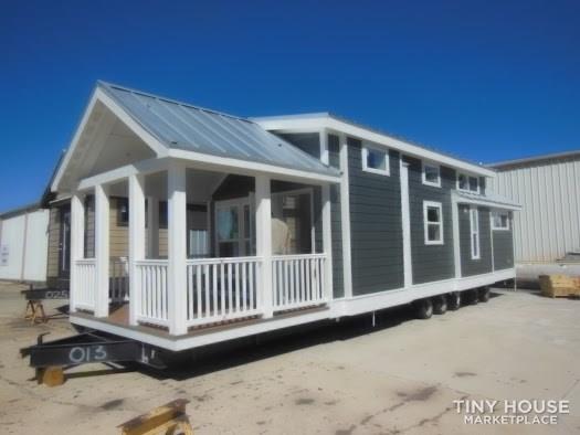 Farmhouse-Inspired 45ft Park Model 