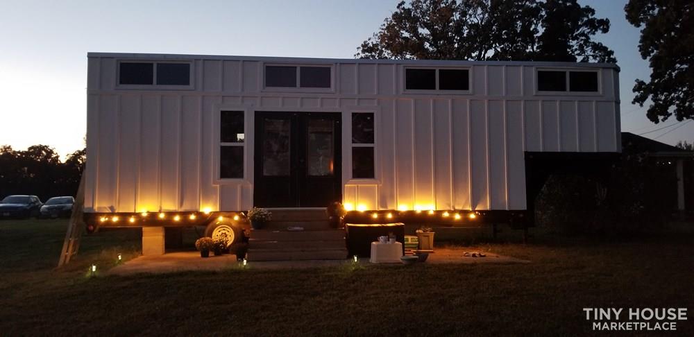 Farmhouse Style Tiny House - Image 1 Thumbnail