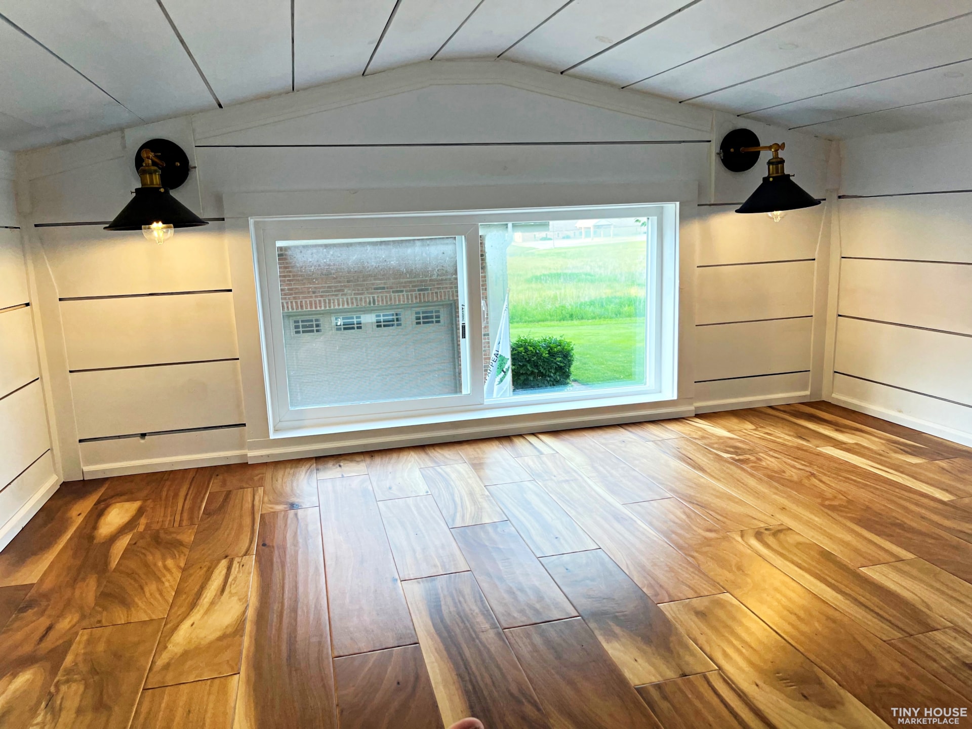FARMHOUSE Tiny Home Delivered to you! - Image 2 Thumbnail