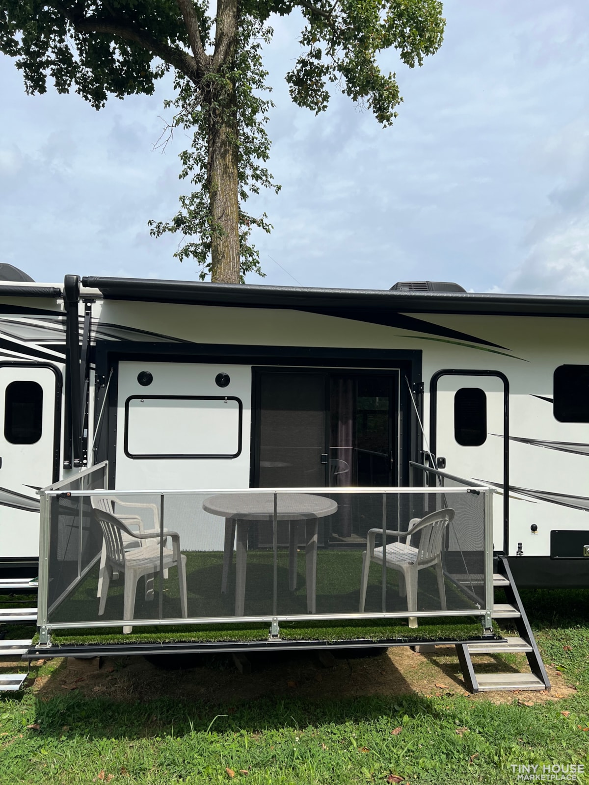 Fifth wheel luxury Rv  - Image 3 Thumbnail