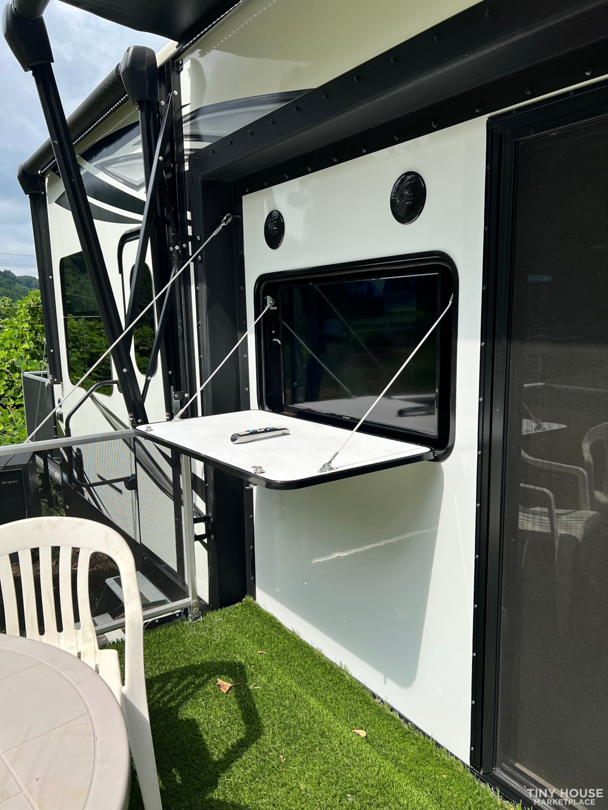 Fifth wheel luxury Rv  - Image 4 Thumbnail