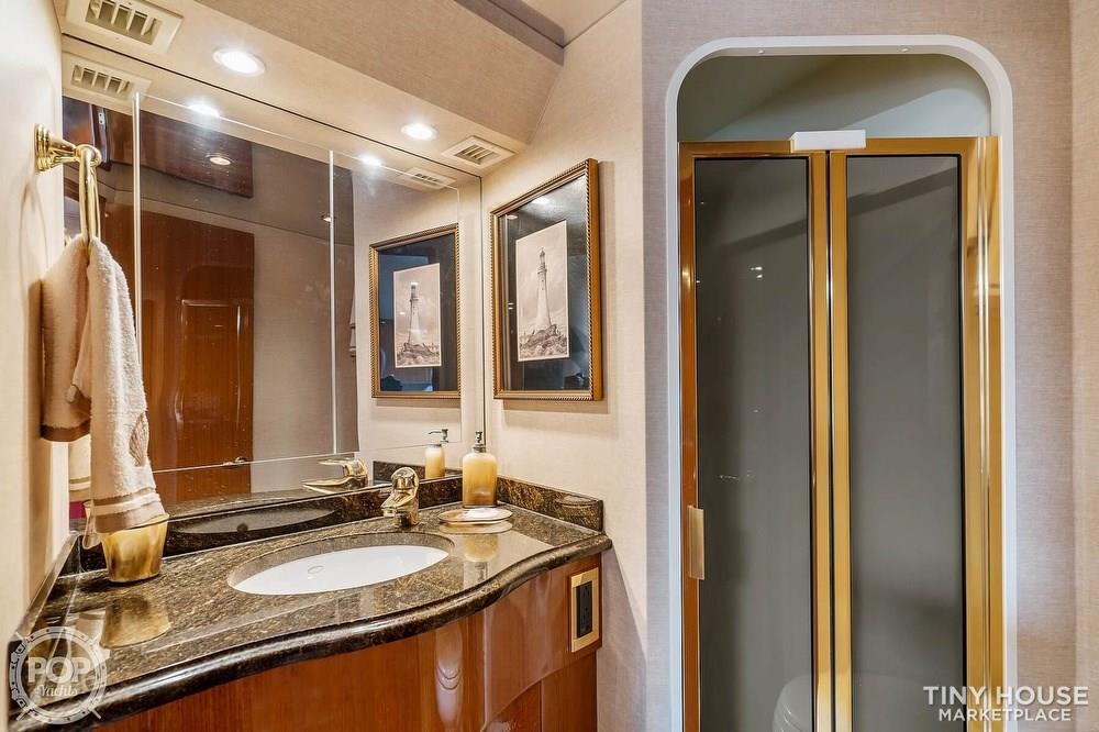 Floating Home/Luxury Yacht in Hawaii - Image 4 Thumbnail