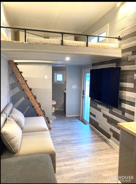 ***SOLD***  Florida’s Tiny Mansion 34’ /3 bedroom - Image 2 Thumbnail