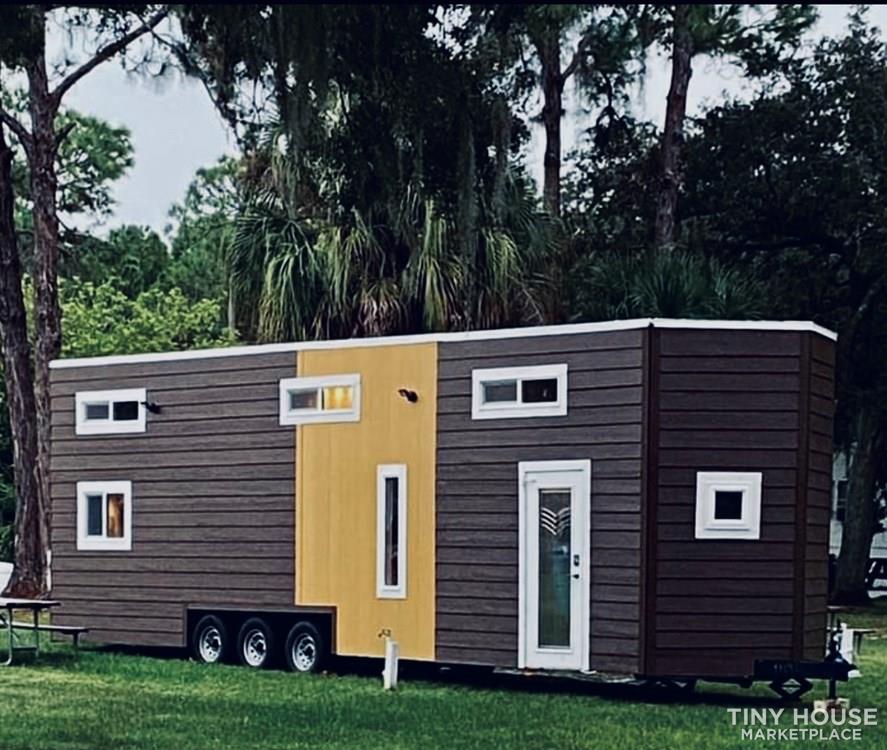 ***SOLD***  Florida’s Tiny Mansion 34’ /3 bedroom - Image 4 Thumbnail