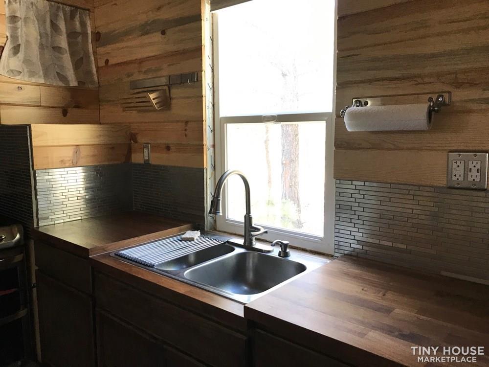 Full Sized Kitchen Tiny House Sleeps 6 - Image 4 Thumbnail
