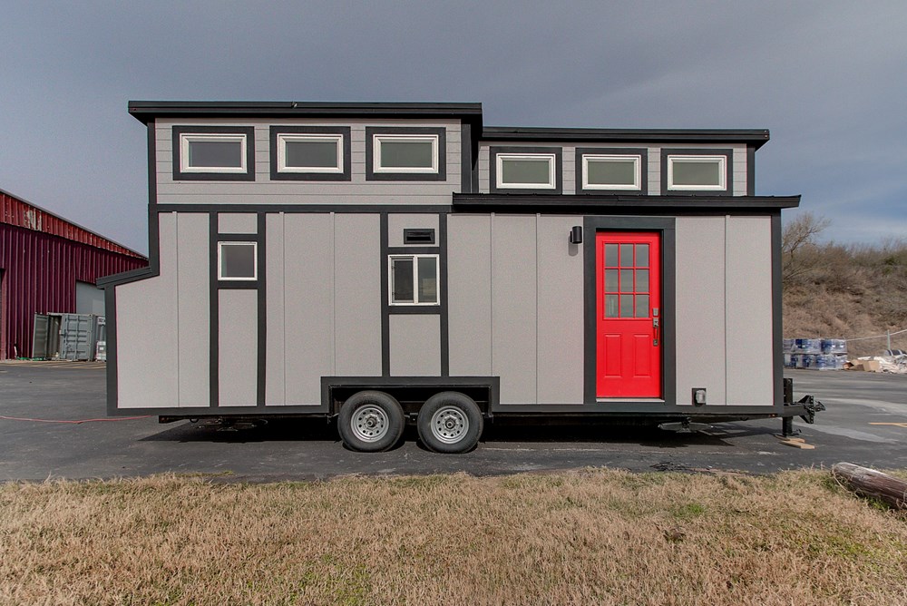 Fully furnished custom THOW with luxury amenities - Image 2 Thumbnail