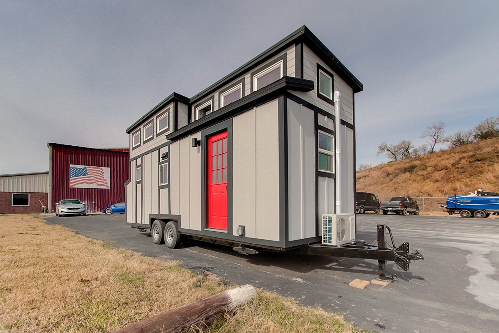 Fully furnished custom THOW with luxury amenities - Image 3 Thumbnail