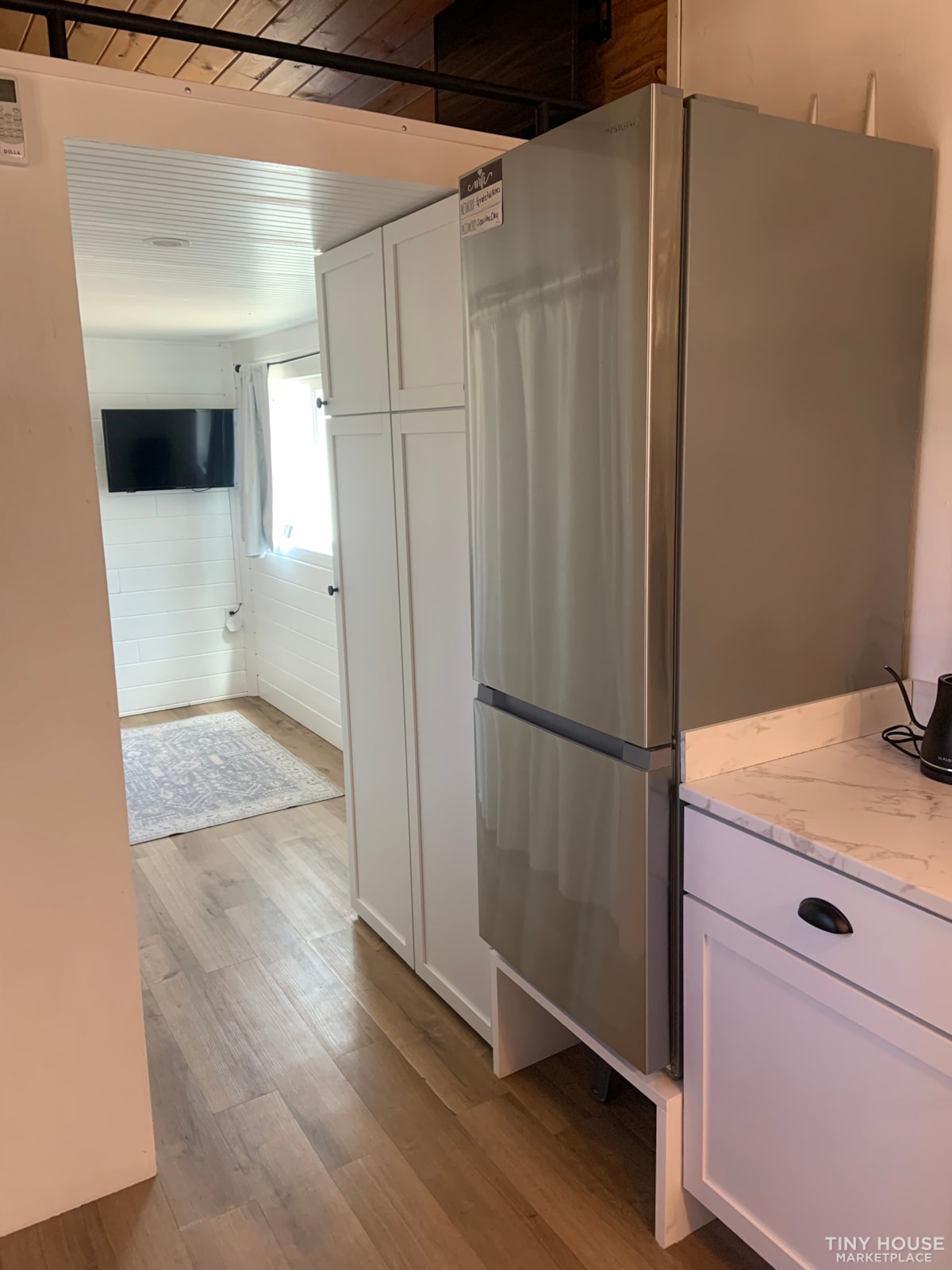 Fully furnished tiny house with solar panels! 